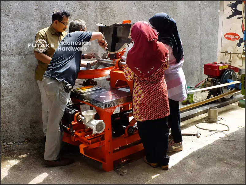 Penggunaan mesin giling daging untuk meningkatkan produksi usaha bakso
