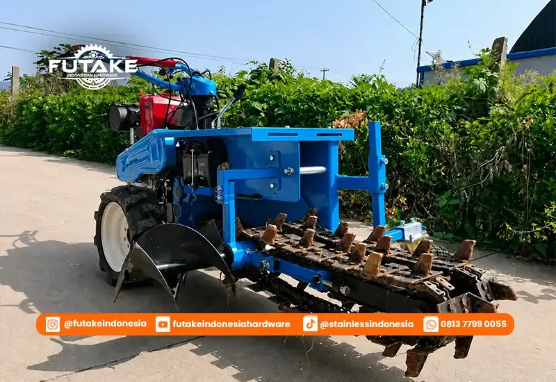 foto mesin penggali tanah atau mesin trencher