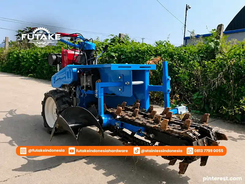 foto mesin penggali tanah atau mesin trencher